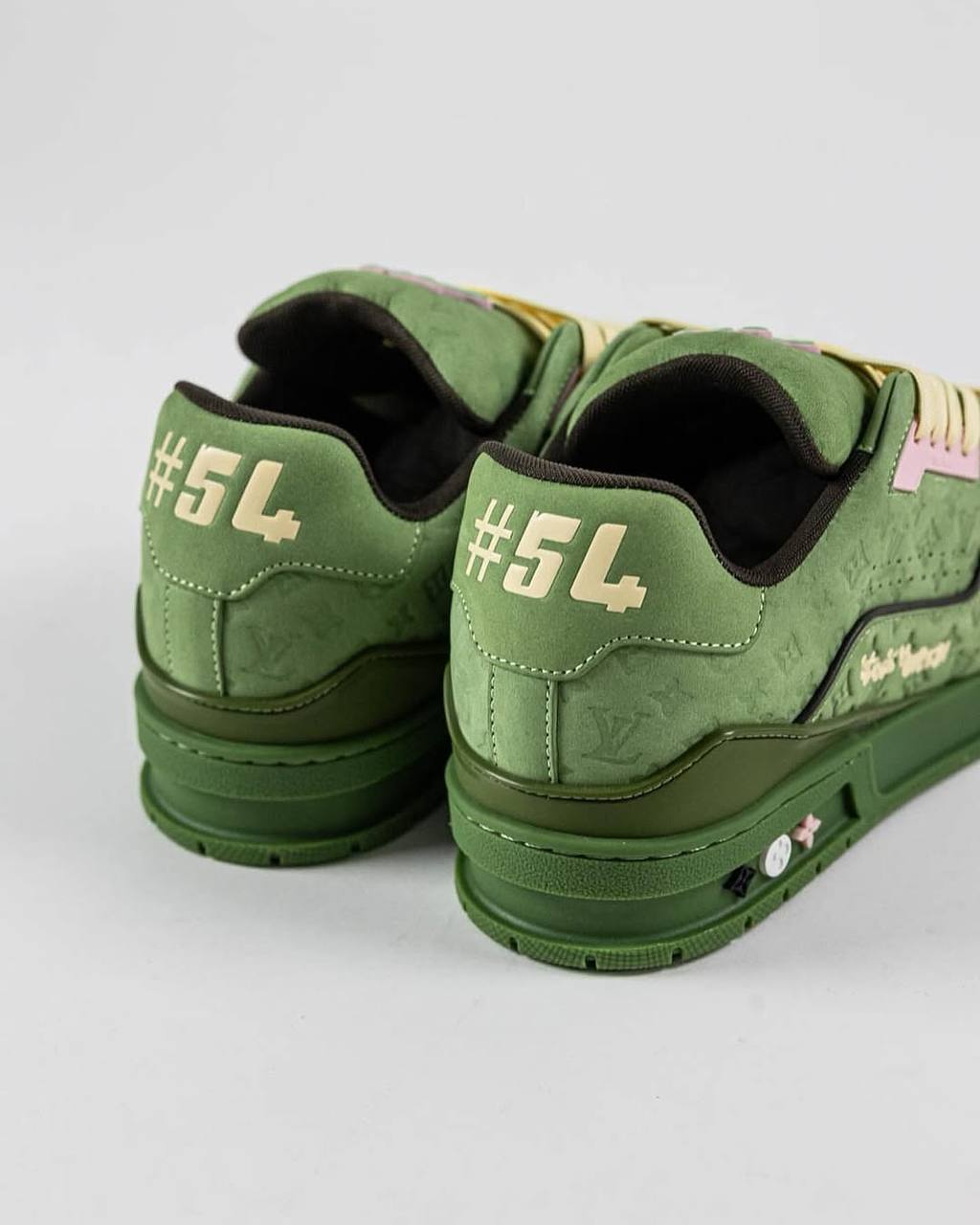 lv signature trainer