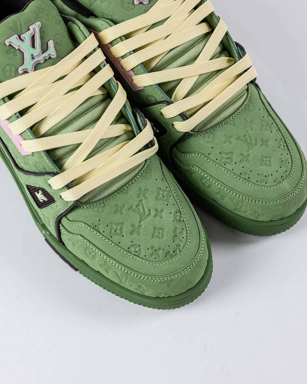 lv signature trainer