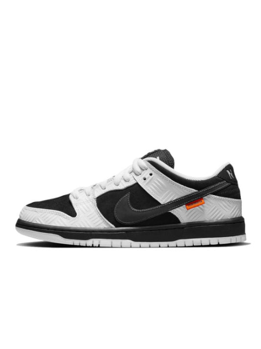 Nike SB Dunk Low Tightbooth