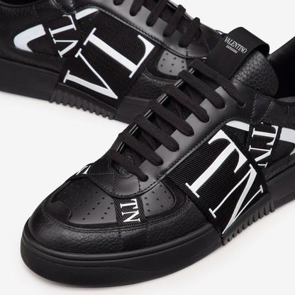 VL7N Low-Top Sneakers