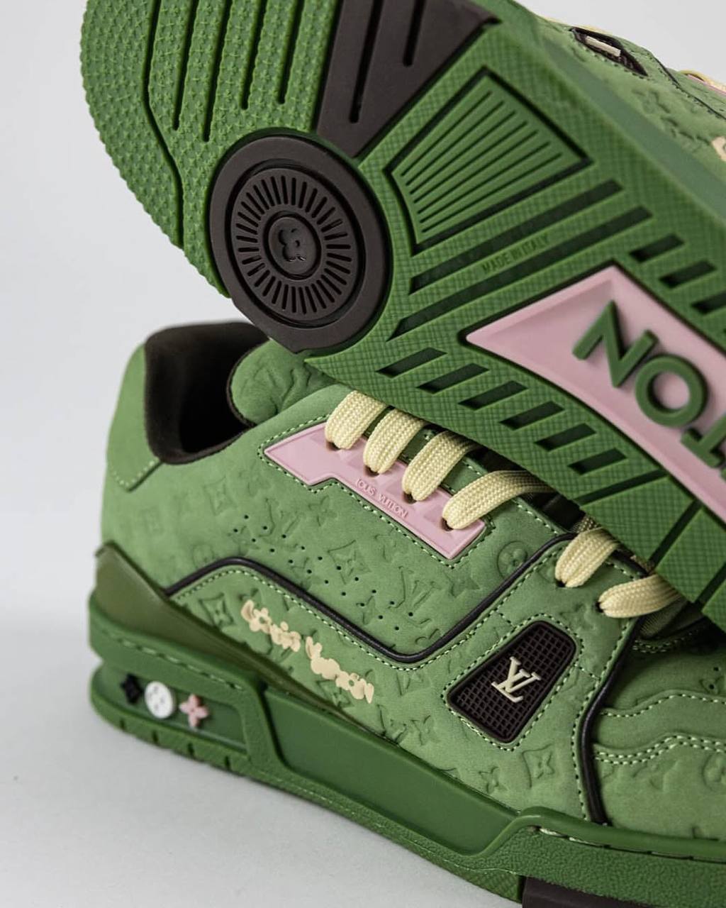 lv signature trainer