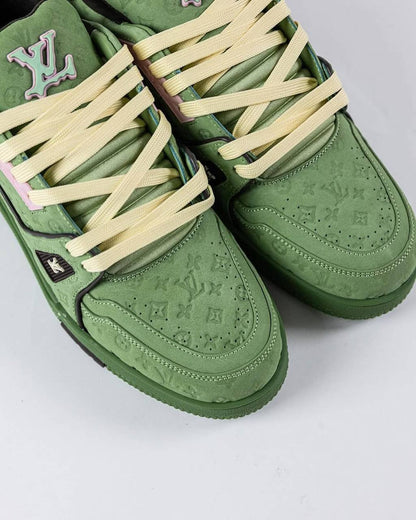 LV Signature Trainer