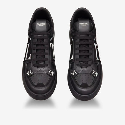 VL7N Low-Top Sneakers